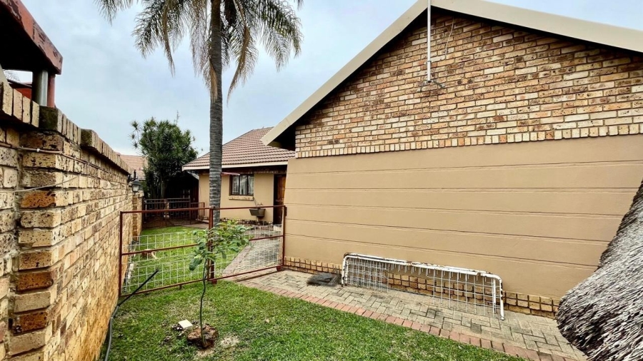 5 Bedroom Property for Sale in Waterval East North West